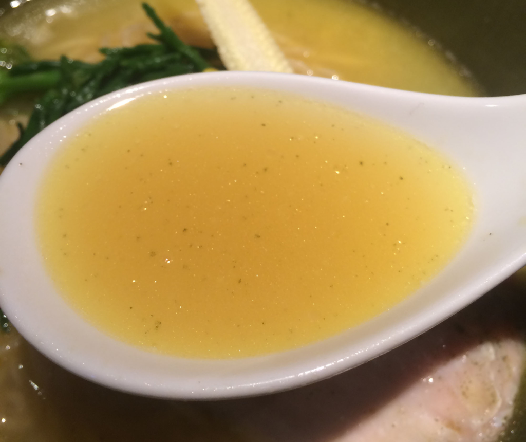麵屋山茶-茶香濃厚雞湯湯頭